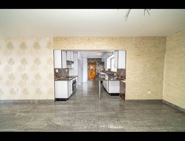 3 BEDROOM FREESTANDING FOR SALE IN SONNEVELD